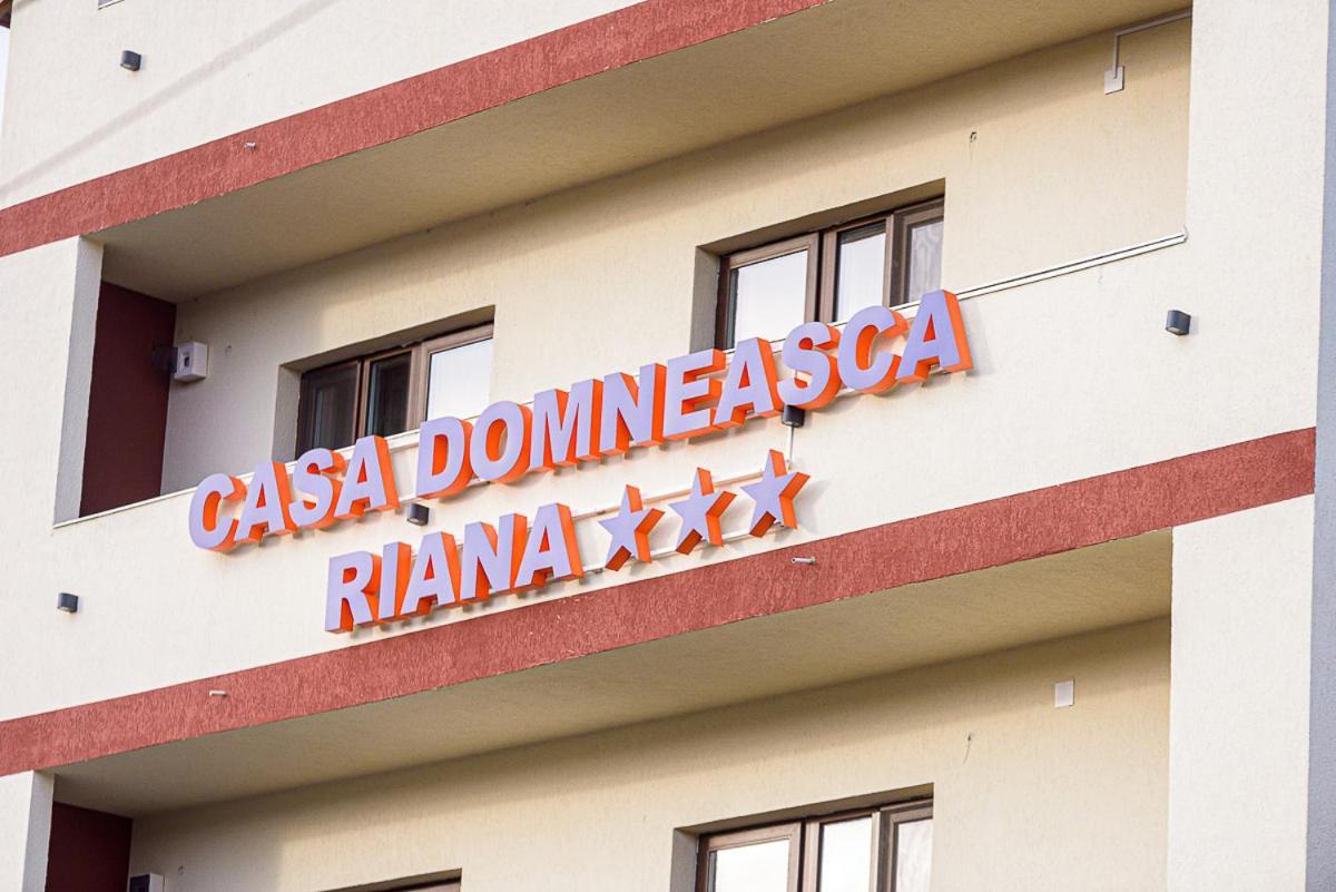 Casa Domneasca Riana Hotell Piteşti Eksteriør bilde